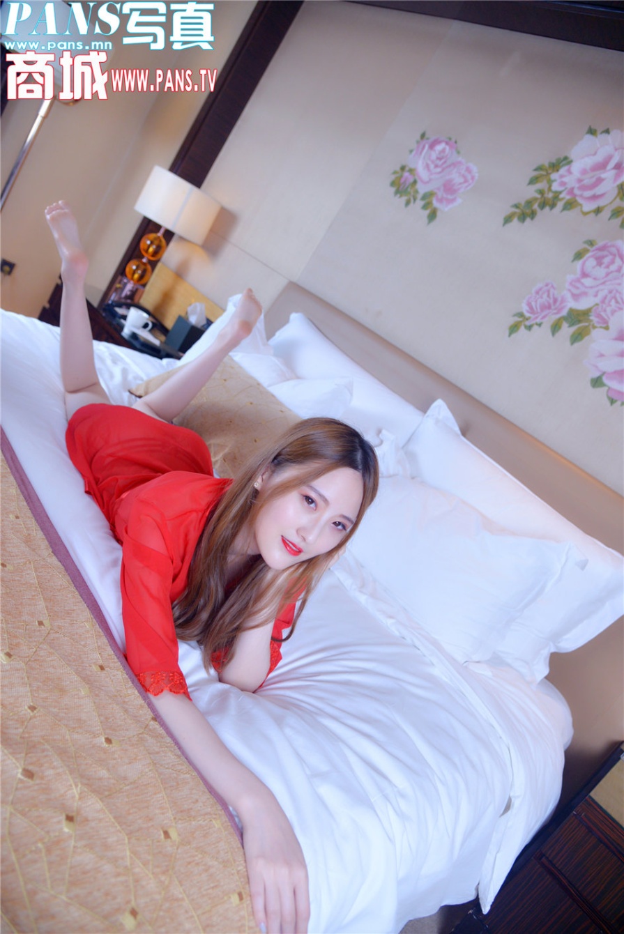 风骚美女狐狸性感美足床照写真(第8页)