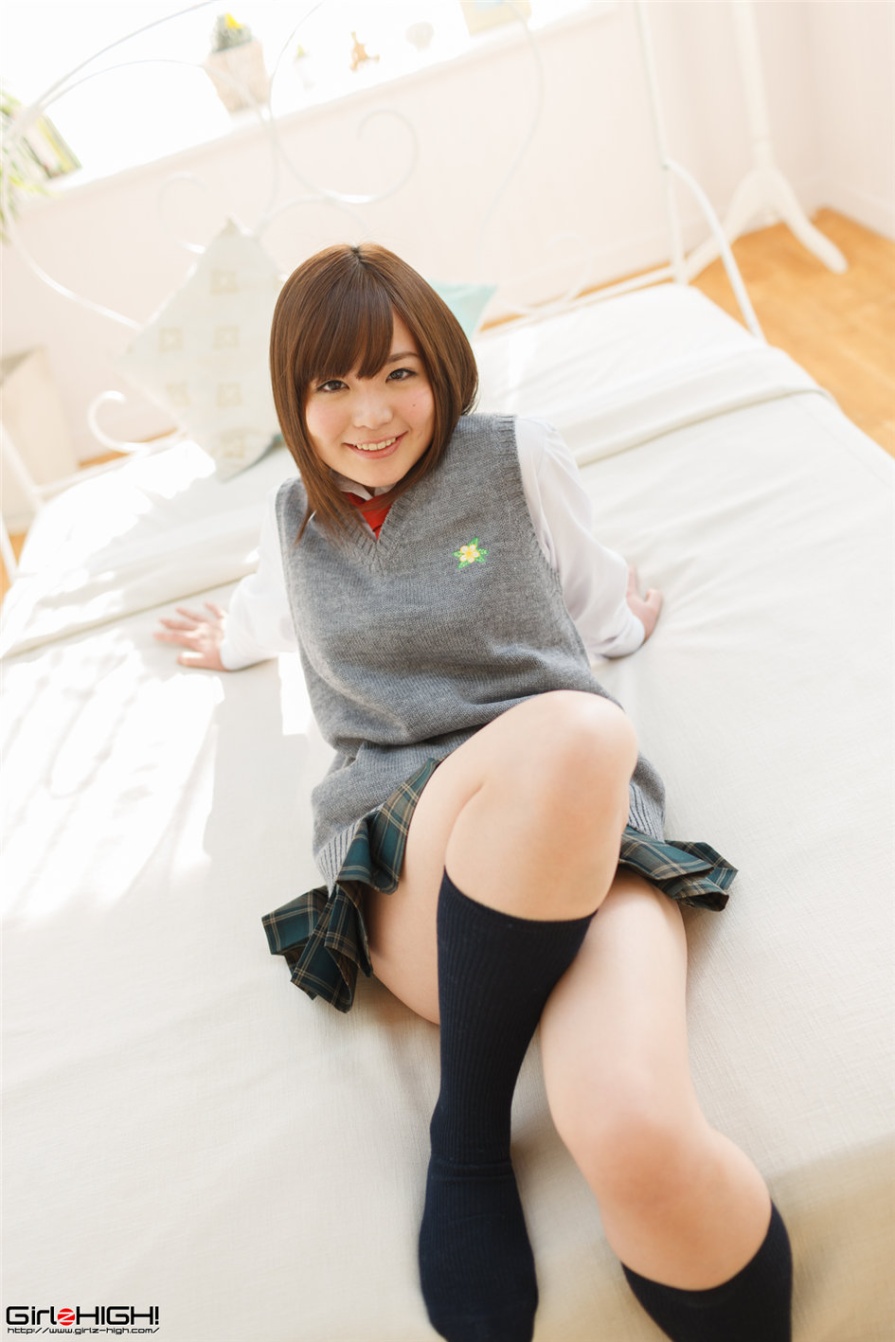 日本学生美女室内撩裙美臀写真图片(第20页)