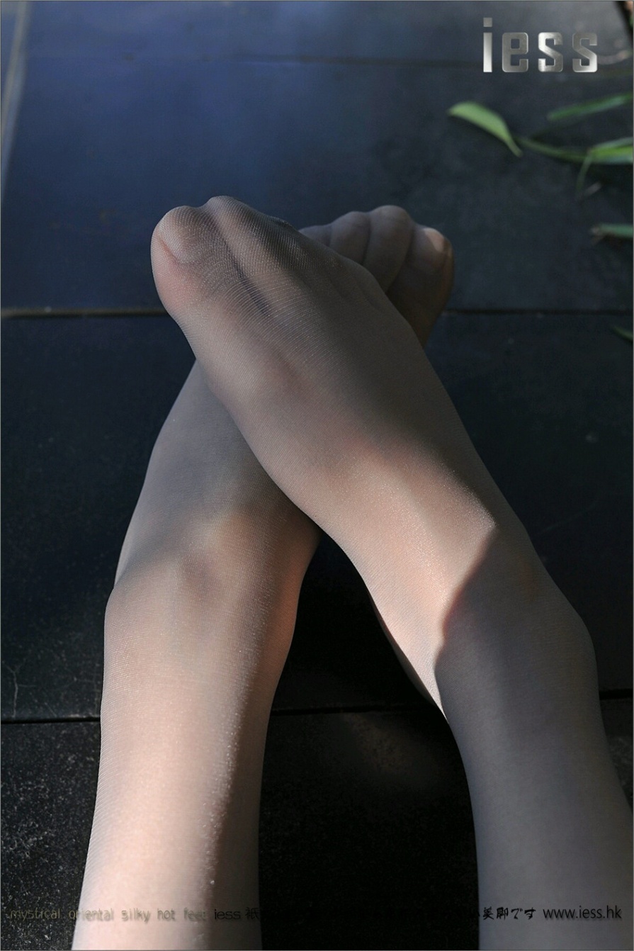 长发美女小雪户外超短裙黑丝美足写真图片(第42页)