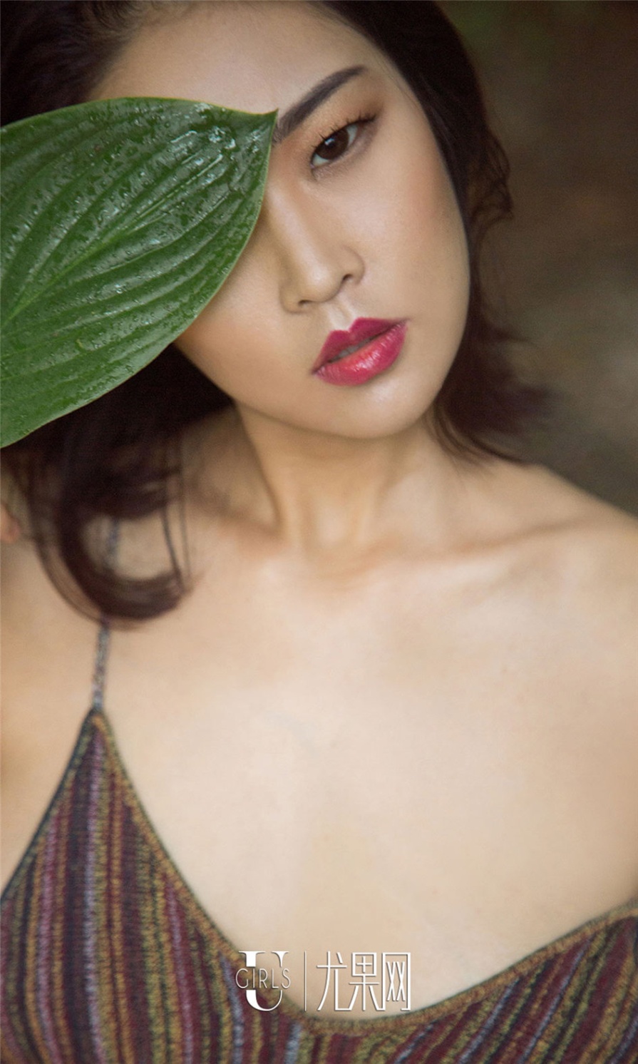 风骚美女果冻户外低胸装玉乳诱惑写真(第25页)