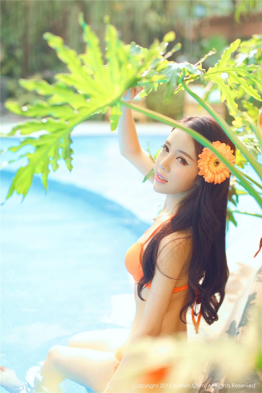 骨感美女VikiChing泳池比基尼写真(第25页)