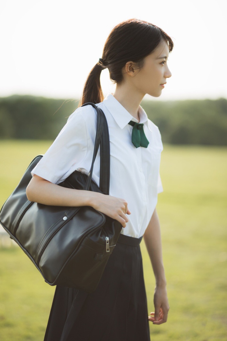 清纯美女户外JK制服写真照片(第4页)