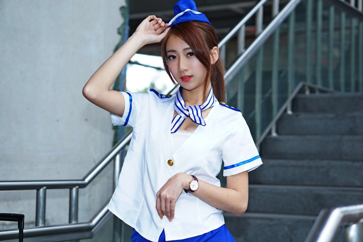 清纯美女张嘉庭户外空姐制服街拍照片(第22页)