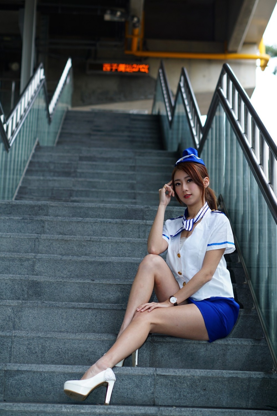 清纯美女张嘉庭户外空姐制服街拍照片(第23页)