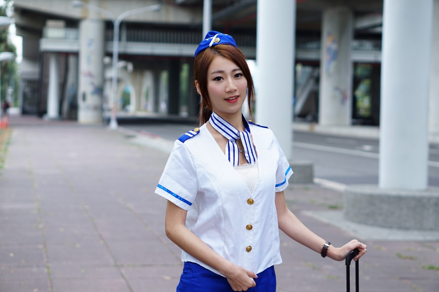 清纯美女张嘉庭户外空姐制服街拍照片(第27页)