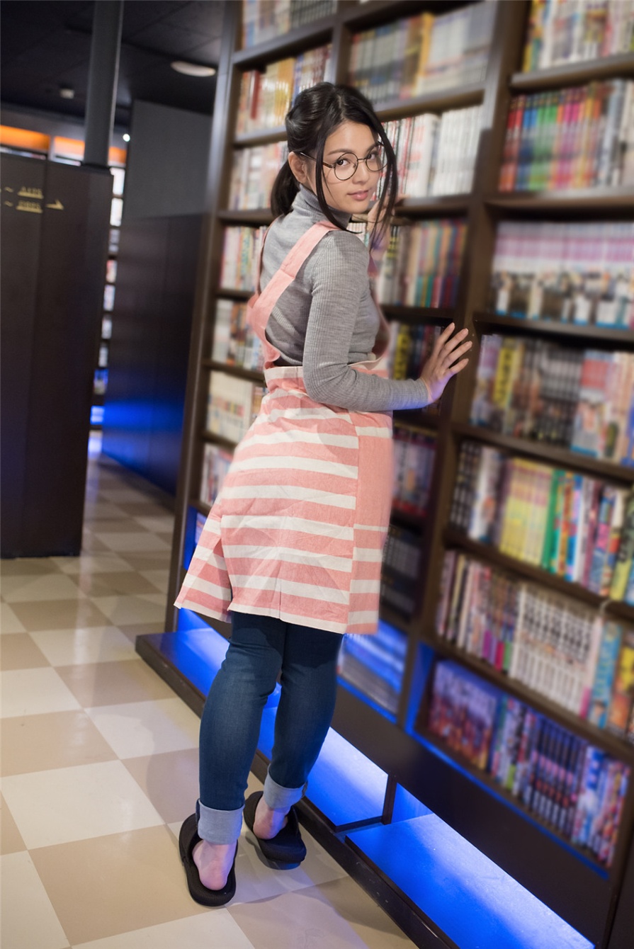 日本可爱美女秋本翼图书馆比基尼大尺度写真图片(第6页)