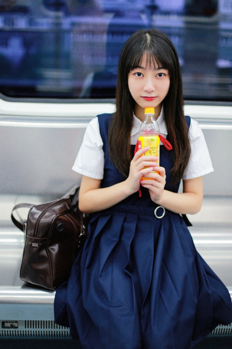 日系清纯美女电车上的写真照片(第2页)