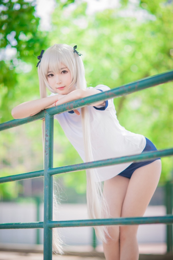 甜美女生白皙美腿户外cosplay诱惑写真(第4页)