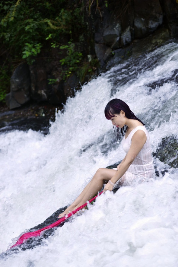 美少妇户外大胆艺术写真照片(第11页)