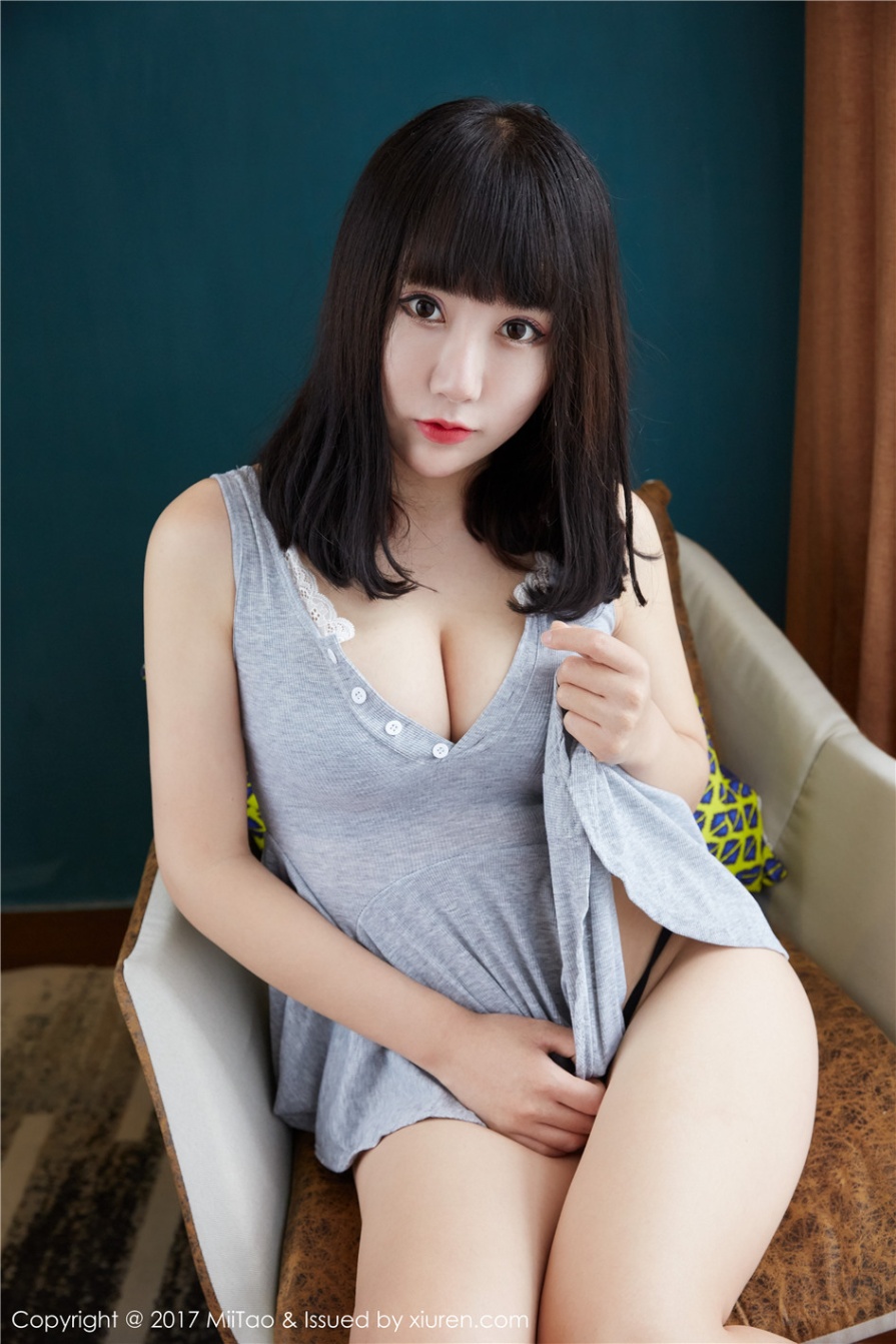 清纯美女雪碧室内巨乳肥臀诱惑写真(第49页)