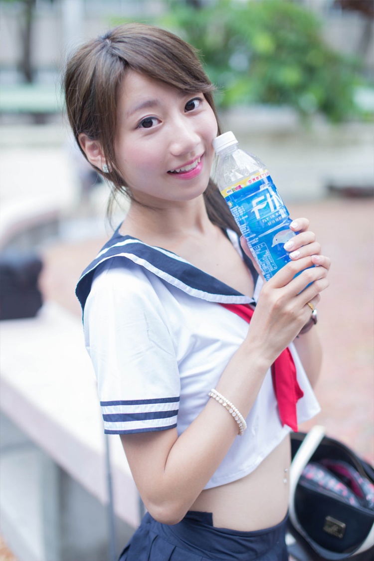 清纯美女张嘉庭户外JK制服写真照片(第9页)