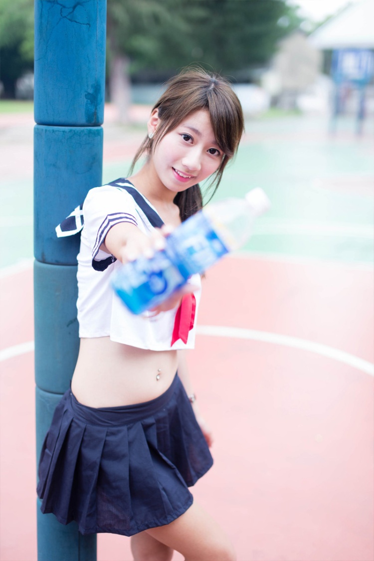 清纯美女张嘉庭户外JK制服写真照片(第19页)