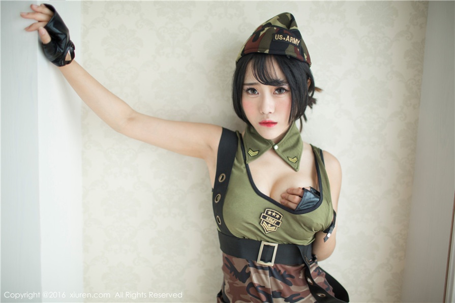 迷彩服美女模特兜豆靓Youlina低胸装迷人乳沟诱惑写真(第11页)