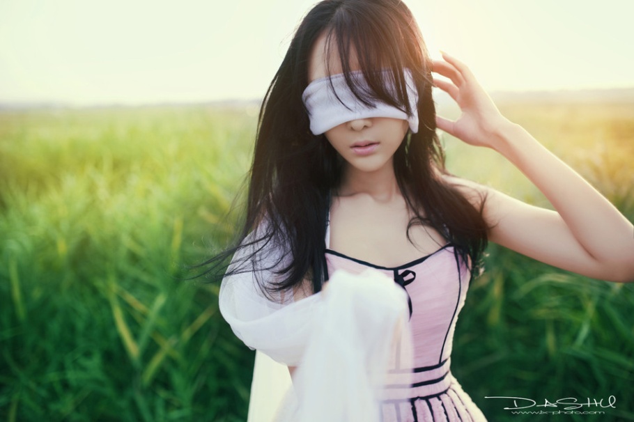 气质美女户外唯美梦幻写真照片(第11页)