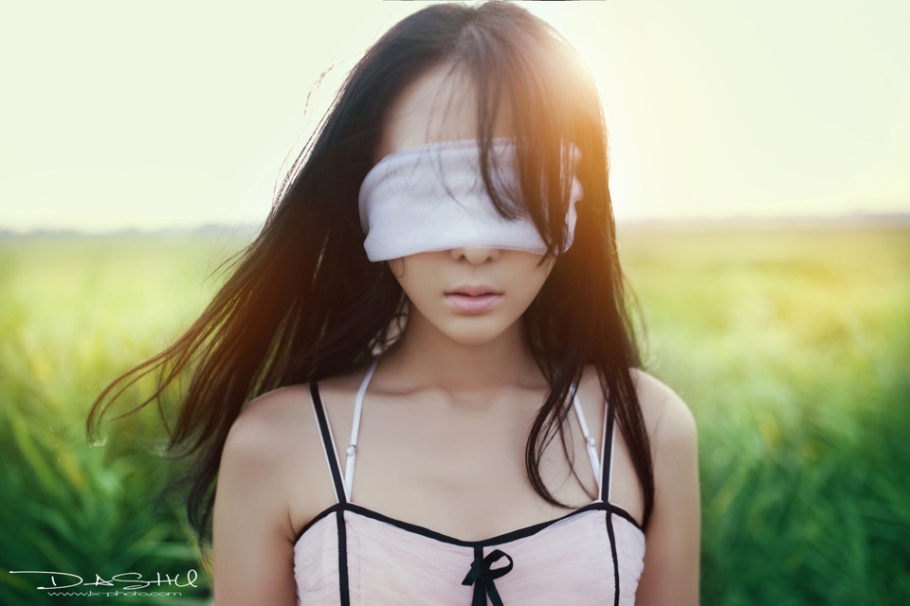 气质美女户外唯美梦幻写真照片(第12页)