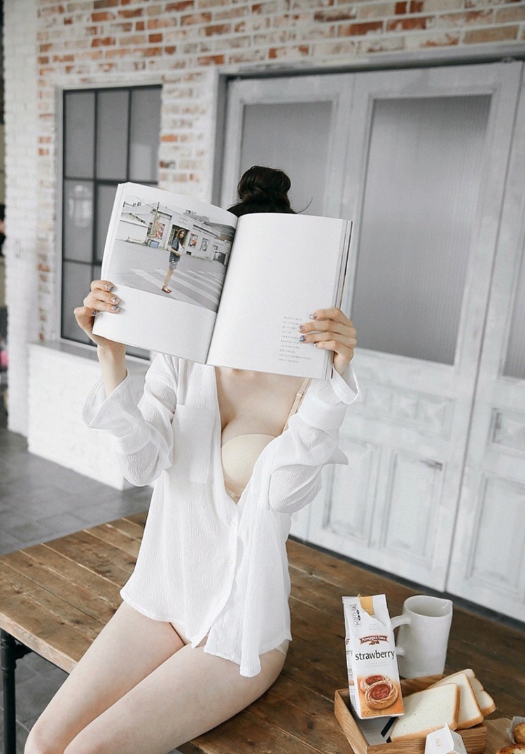 气质优雅白衬衫美女撩衣美乳诱惑写真图片(第4页)