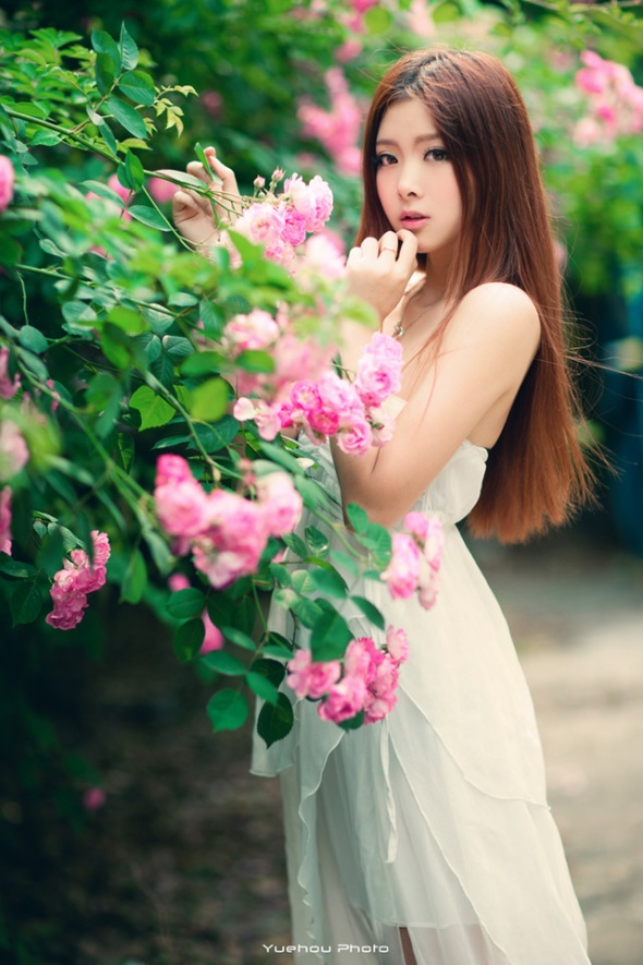 童颜美女蔷薇花园唯美写真照片(第10页)