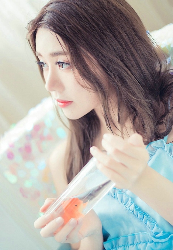蓝色透视纱衣浴缸美女图片(第17页)