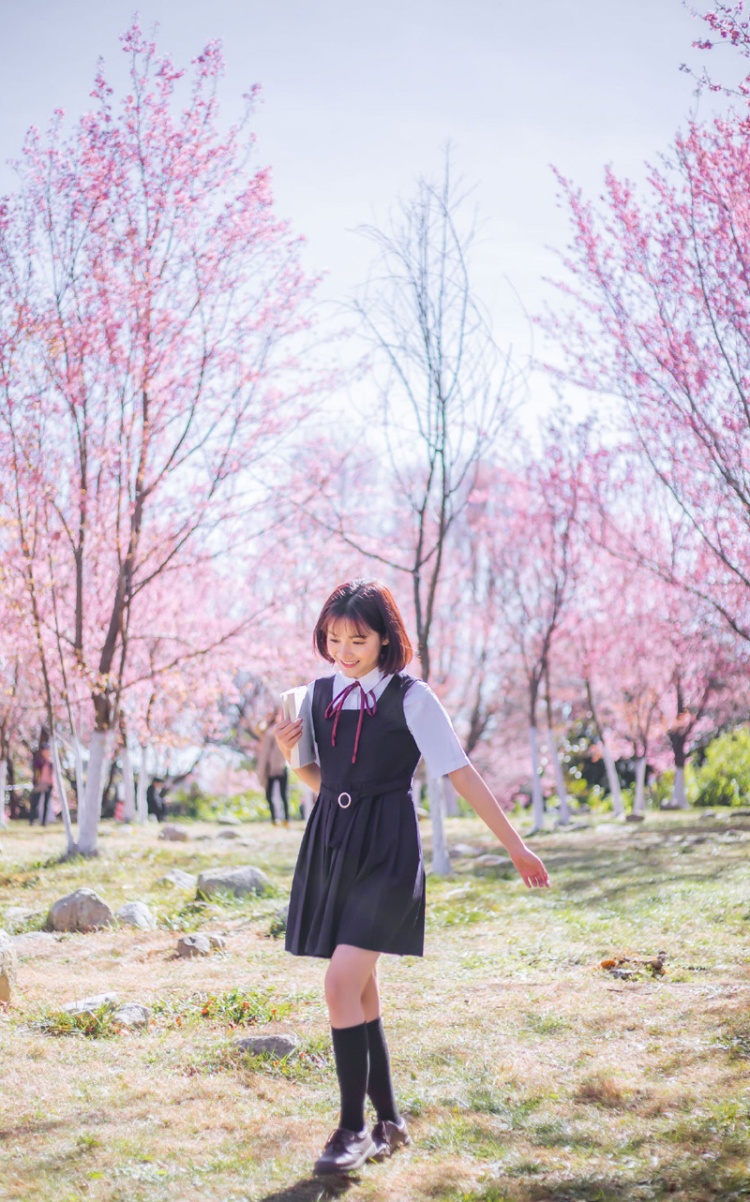 日本女学生樱花树下唯美写真图片(第7页)