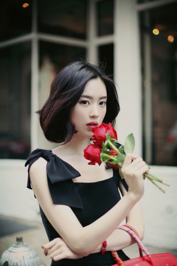 清纯美女Milkcocoa尹善英黑色吊带裙街拍照片(第8页)