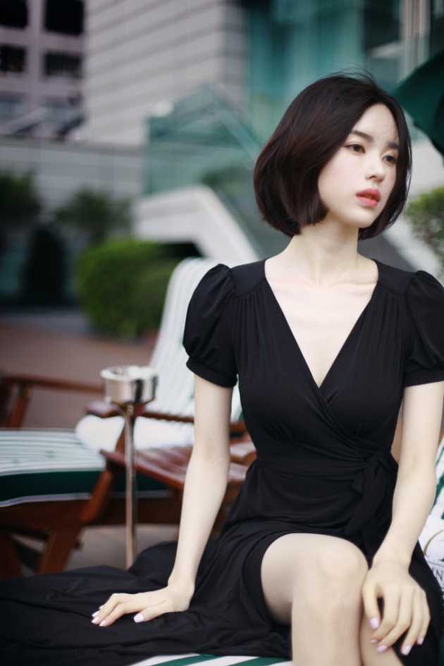 清纯美女Milkcocoa尹善英黑色吊带裙街拍照片(第14页)