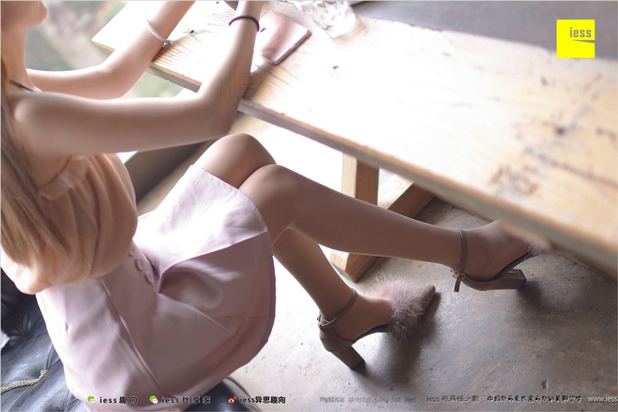 清纯美女九妹咖啡厅丝袜美腿写真照片(第4页)