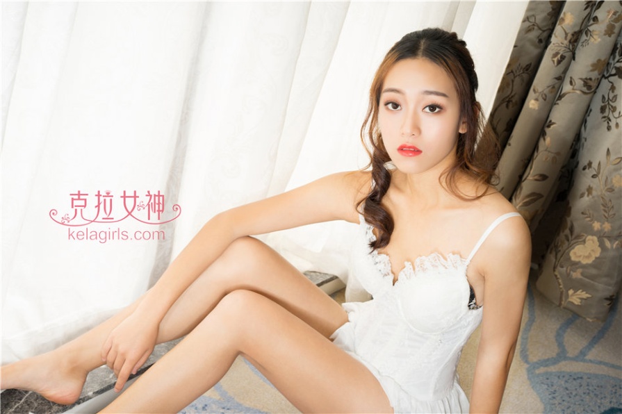 清纯美女惠茜白色蕾丝边吊带裙写真照片(第13页)