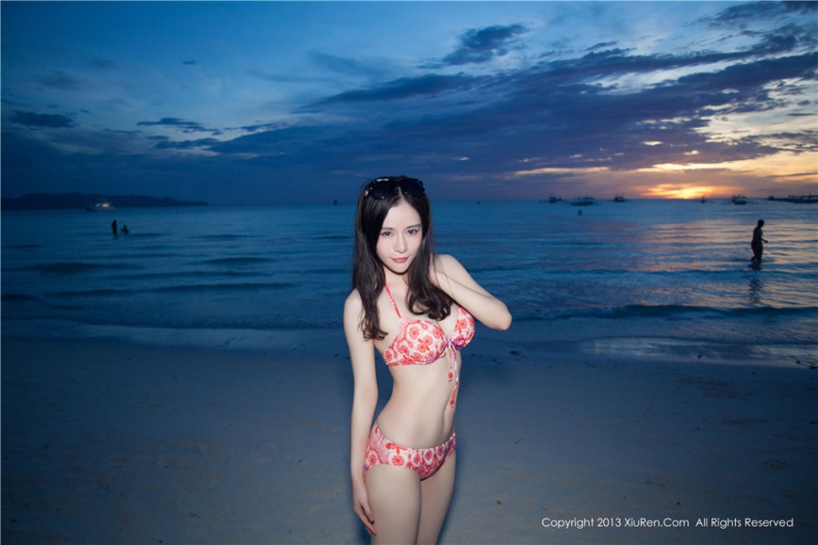 清纯美女小姿户外性感泳装写真照片(第46页)