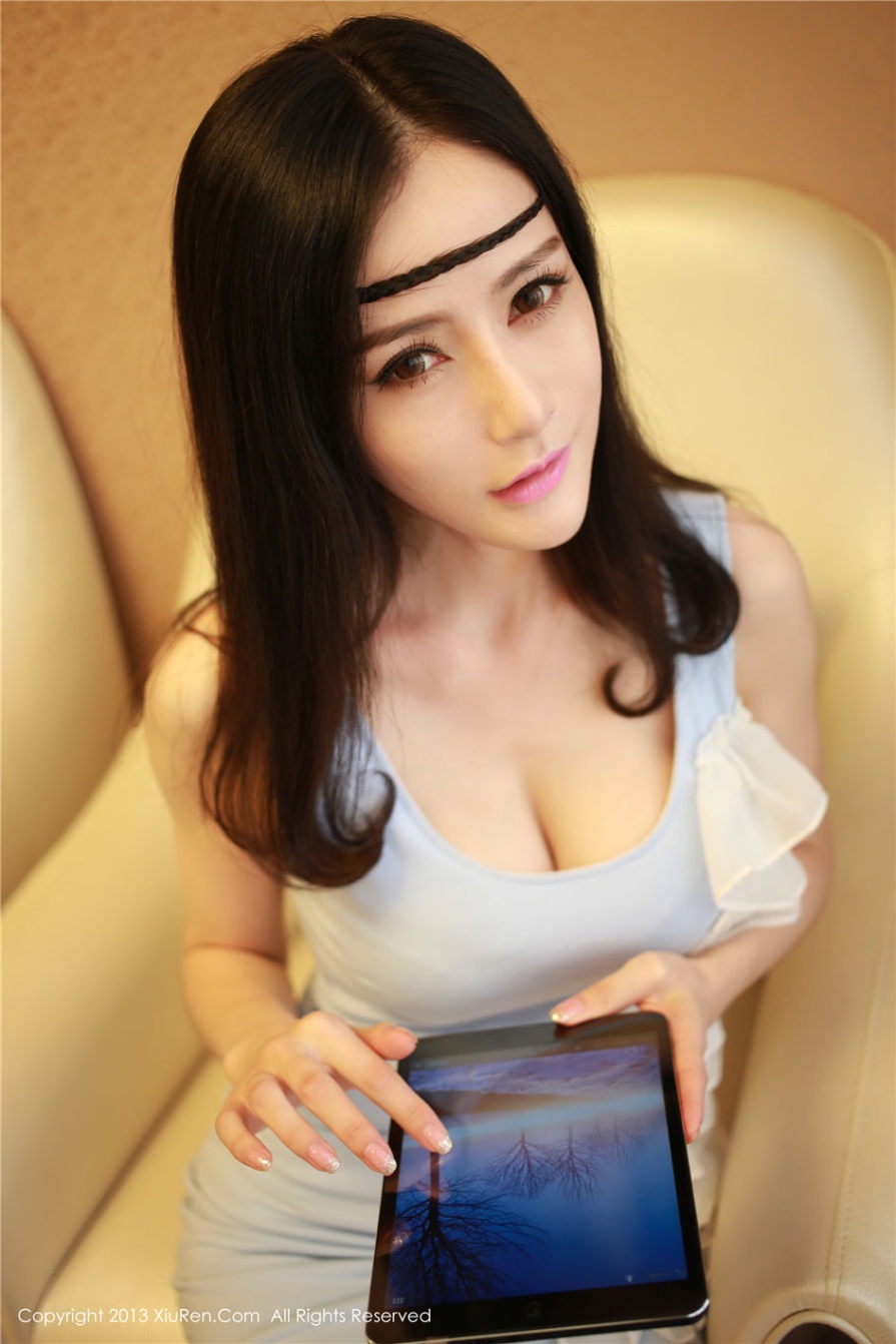 巨乳美女小姿室内性感内衣写真图片(第24页)