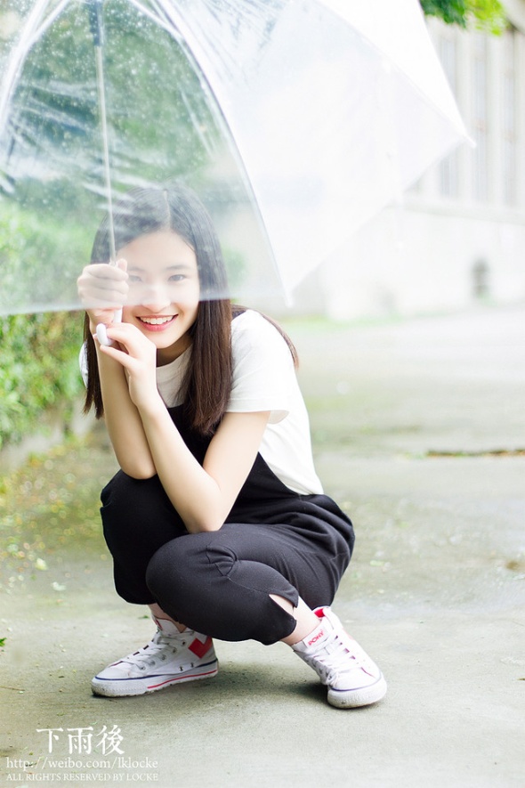 夏日雨后的俏皮萝莉美女可爱写真图片(第4页)