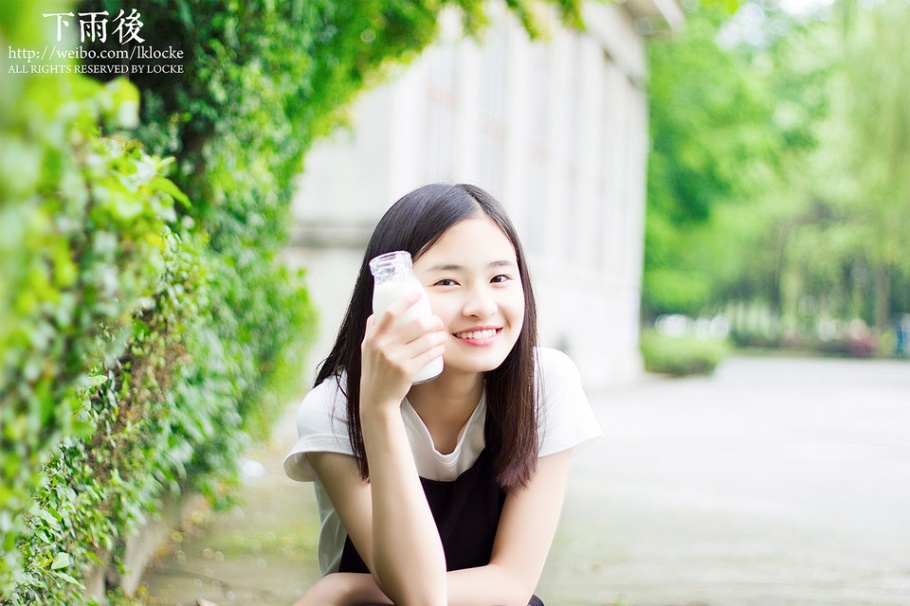 夏日雨后的俏皮萝莉美女可爱写真图片(第7页)