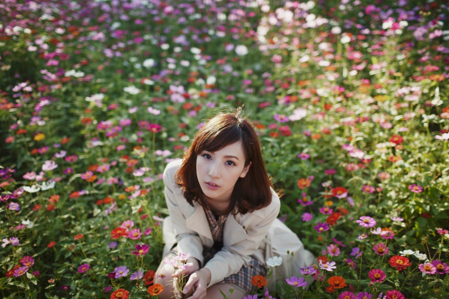 气质美女夏日花丛阳光写真照片(第13页)