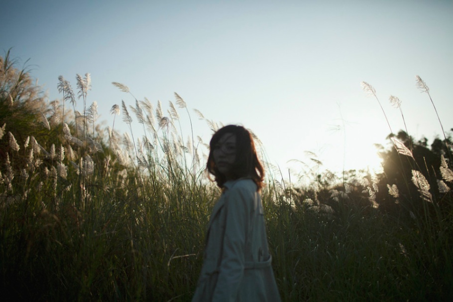 气质美女夏日花丛阳光写真照片(第17页)