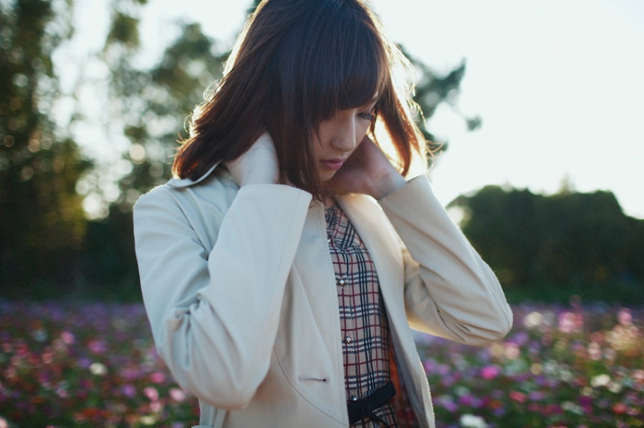 气质美女夏日花丛阳光写真照片(第19页)