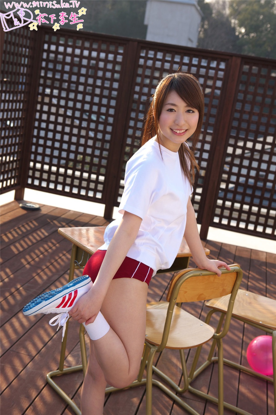 日本美少女松下李生运动装美腿私拍图片(第4页)