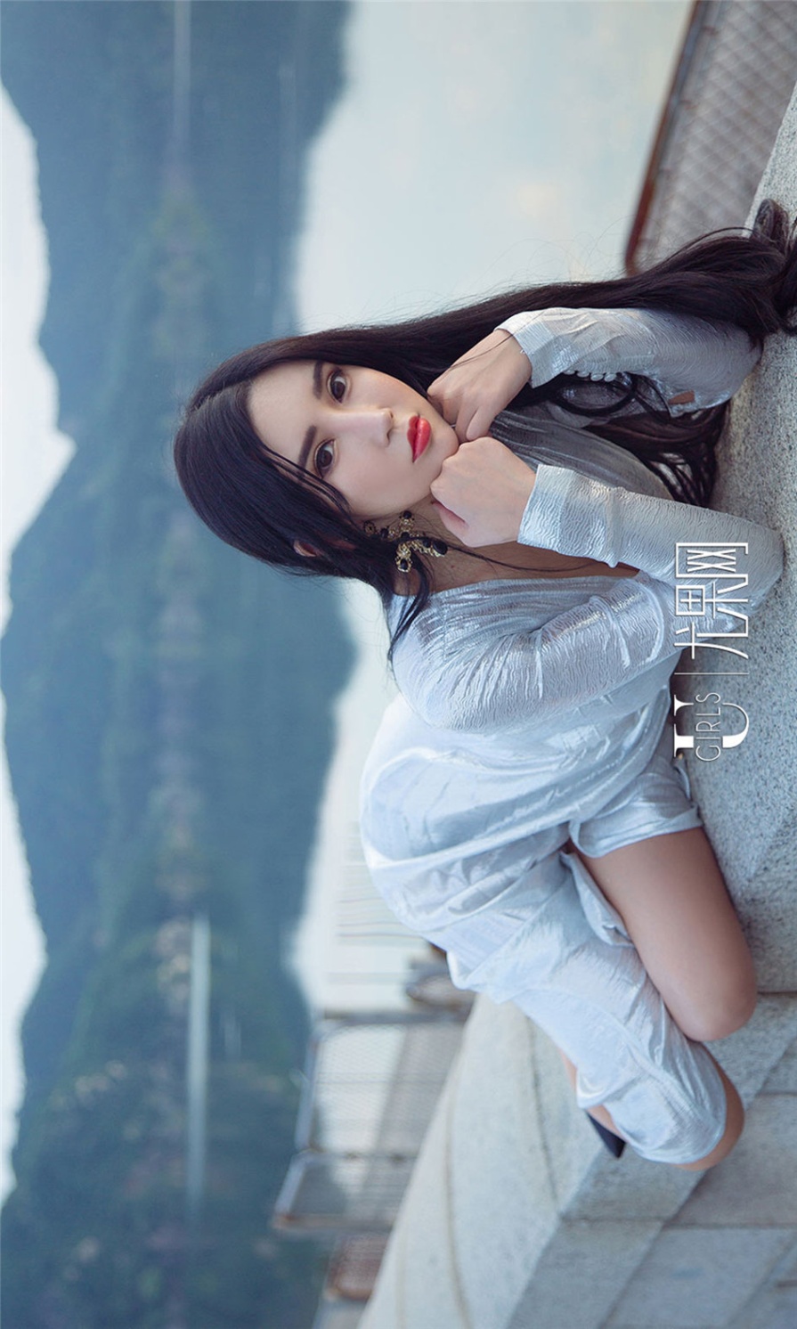 惊艳美女艾霓莎户外性感浴袍写真图片(第15页)