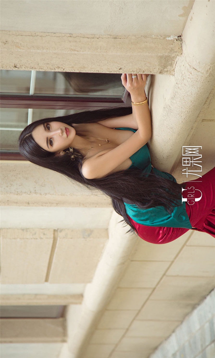 惊艳美女艾霓莎户外性感浴袍写真图片(第23页)