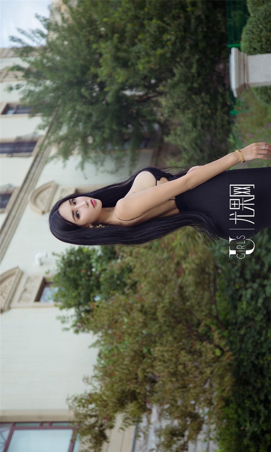 惊艳美女艾霓莎户外性感浴袍写真图片(第24页)