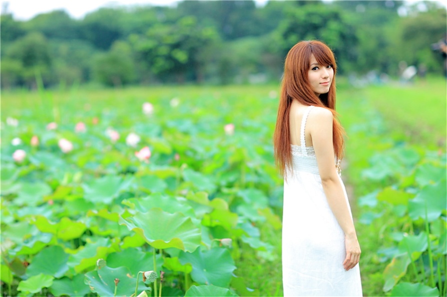 台湾清纯美女小静荷花池唯美写真照片(第20页)