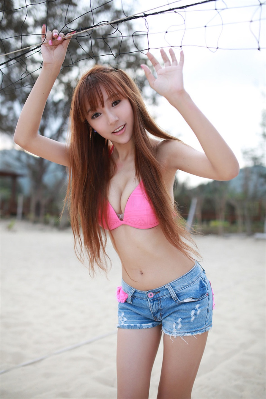 气质美女王馨瑶户外性感内衣爆乳诱惑写真图片(第12页)