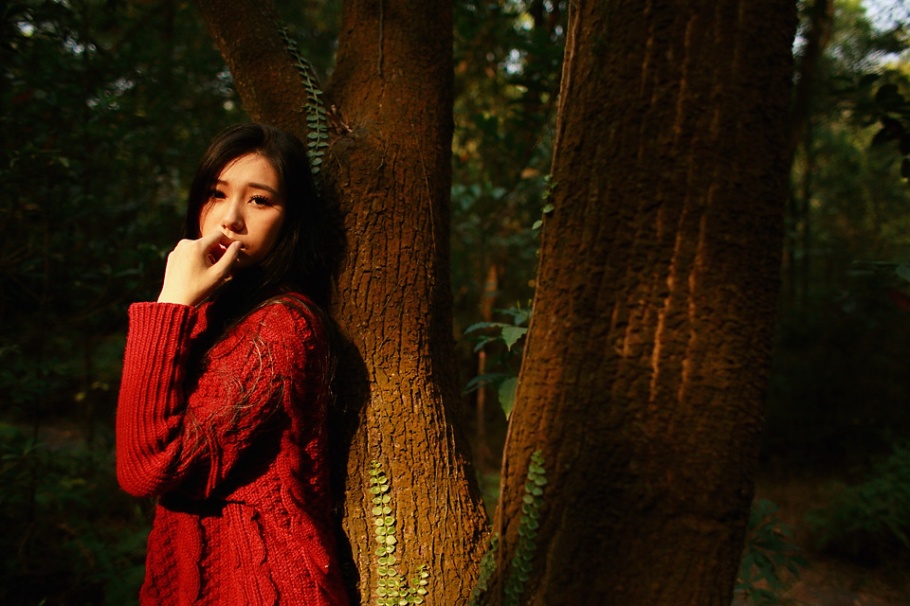小清新美女红色毛衣野外艺术写真图片(第6页)