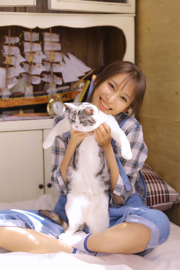 清新女生抱猫的唯美图片(第3页)