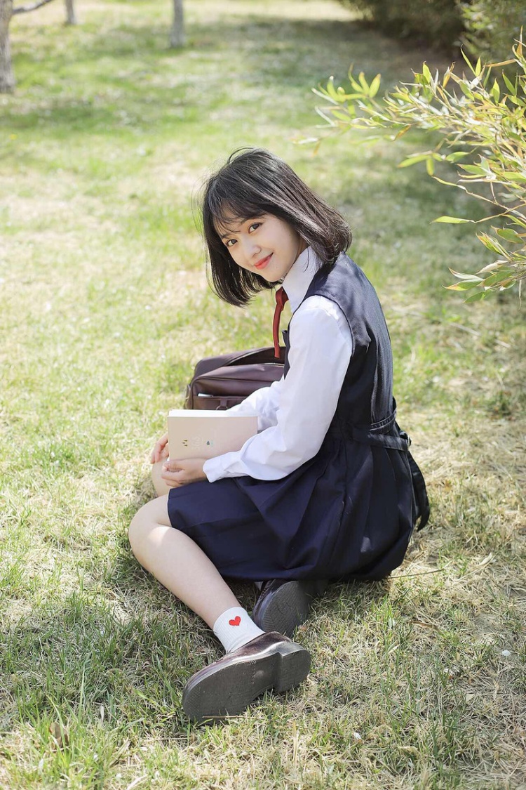 日本甜美学生妹户外JK制服写真图片(第2页)