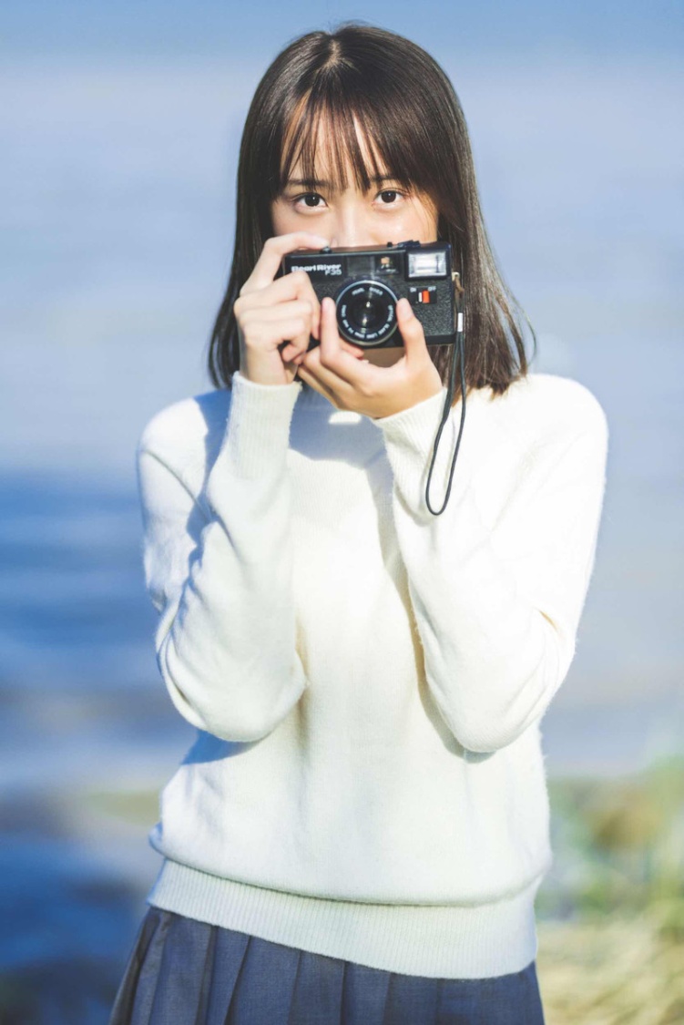 日本美少女户外拿相机写真照片(第2页)