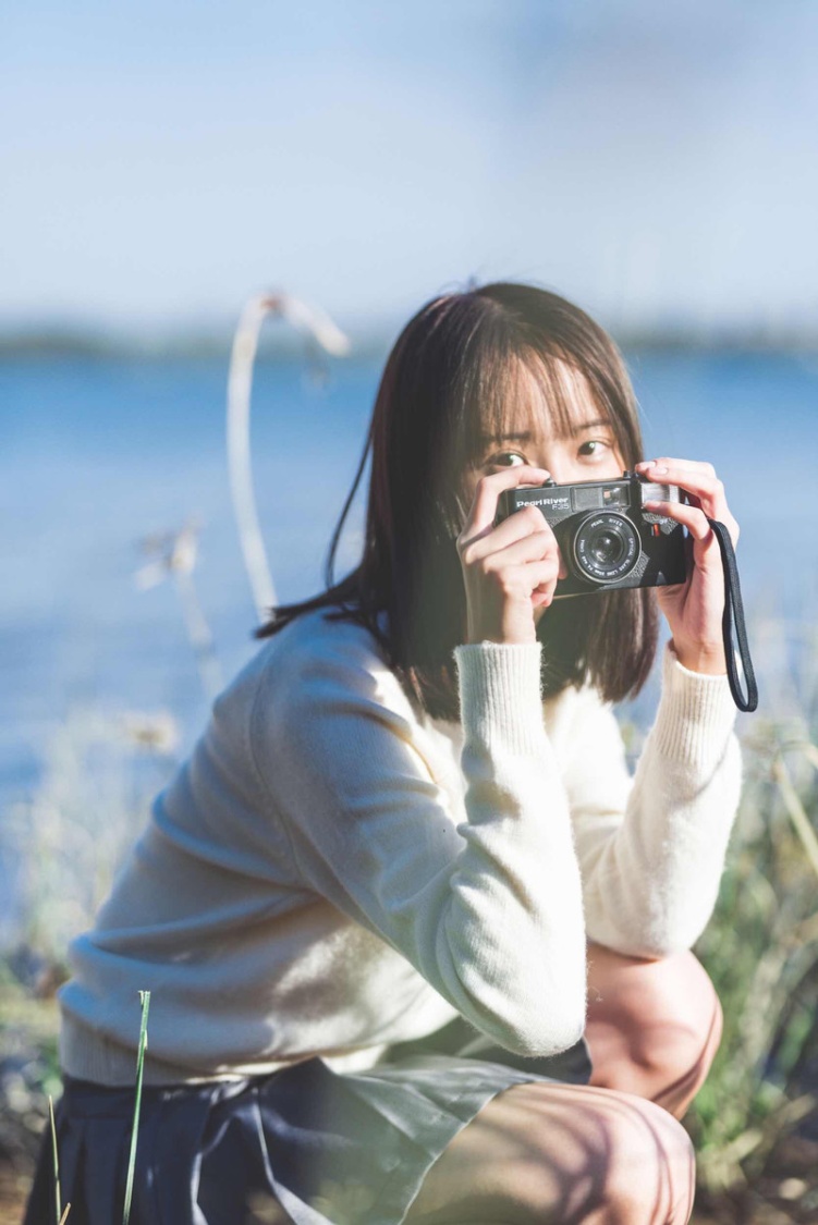 日本美少女户外拿相机写真照片(第6页)