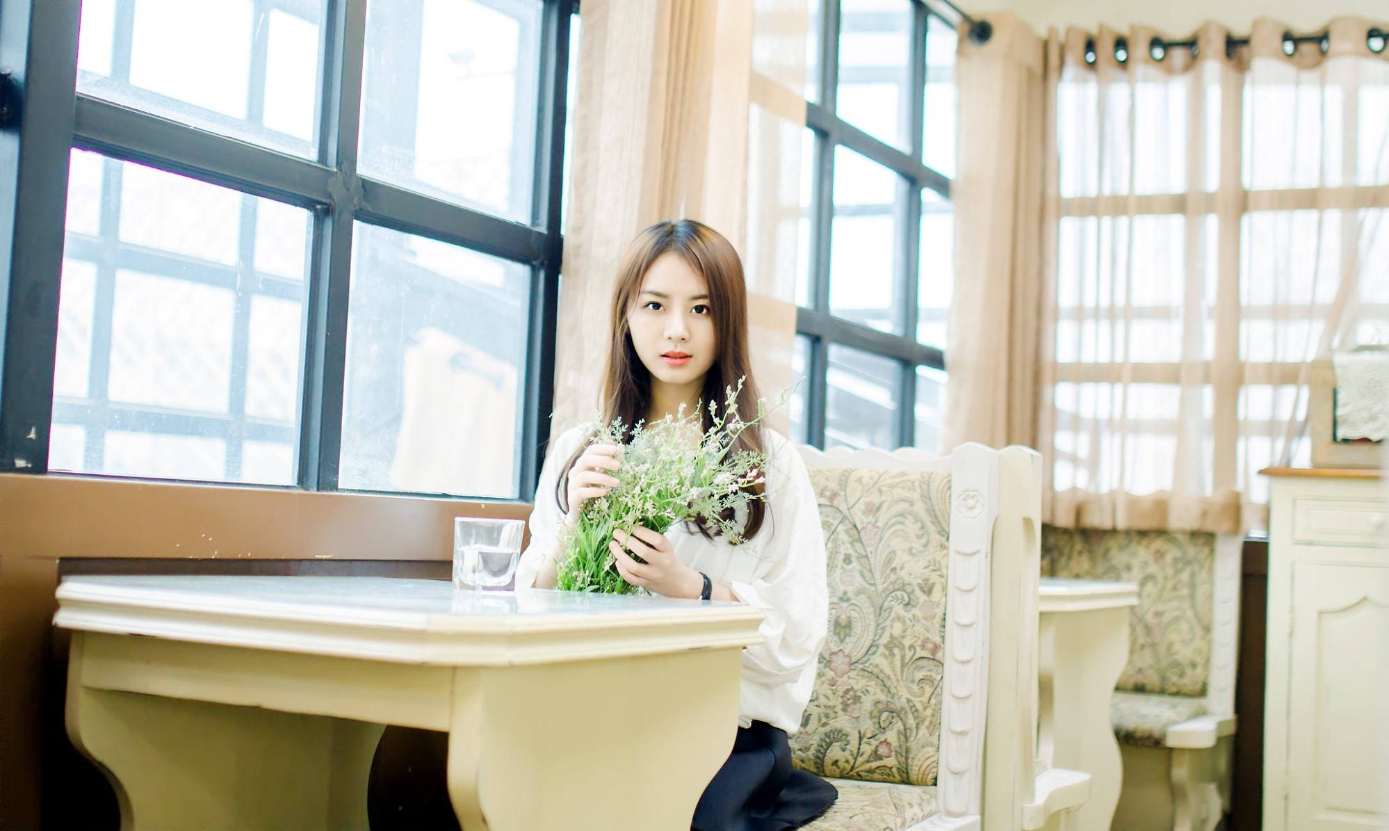 日本白嫩美少女咖啡厅的图片(第3页)