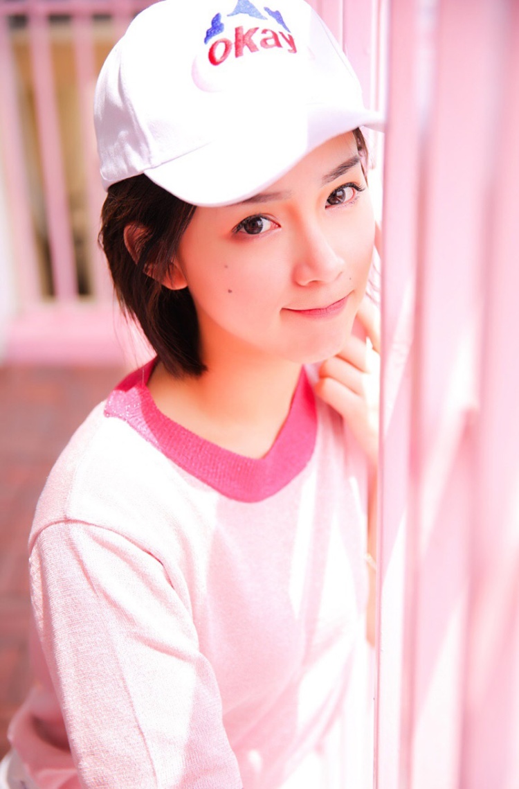 粉色运动服日本美少女居家生活照图片(第6页)