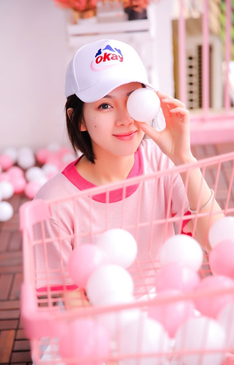 粉色运动服日本美少女居家生活照图片(第7页)