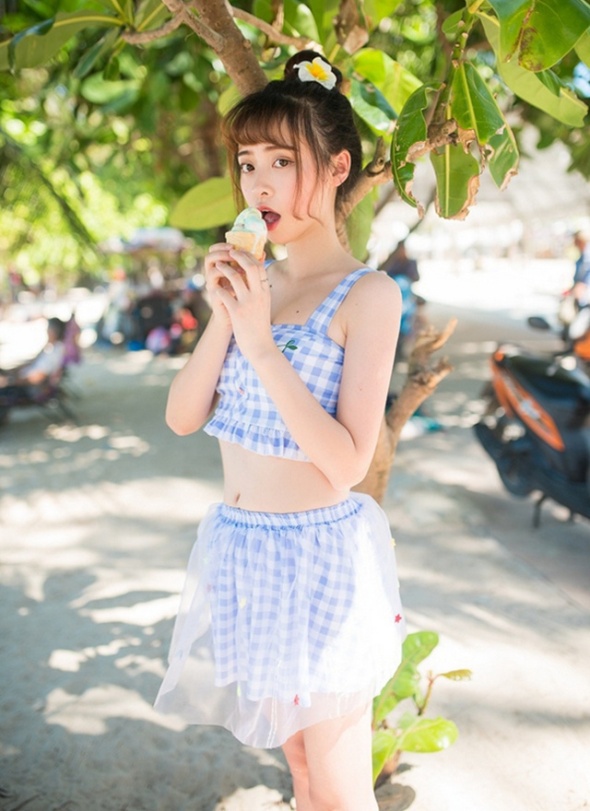 日本小清新美女户外吊带背心写真图片(第4页)