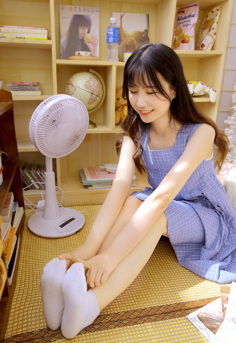 超可爱日本美少女白皙修长美腿诱惑私房照(第2页)